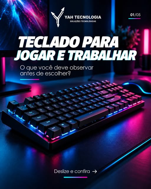 Teclado mecânico compacto com iluminação RGB sobre a mesa